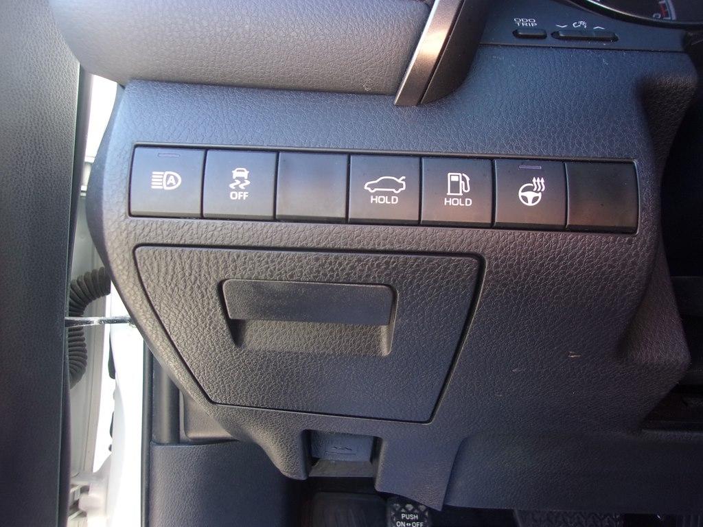 Toyota Camry SE Auto (Natl) 2024