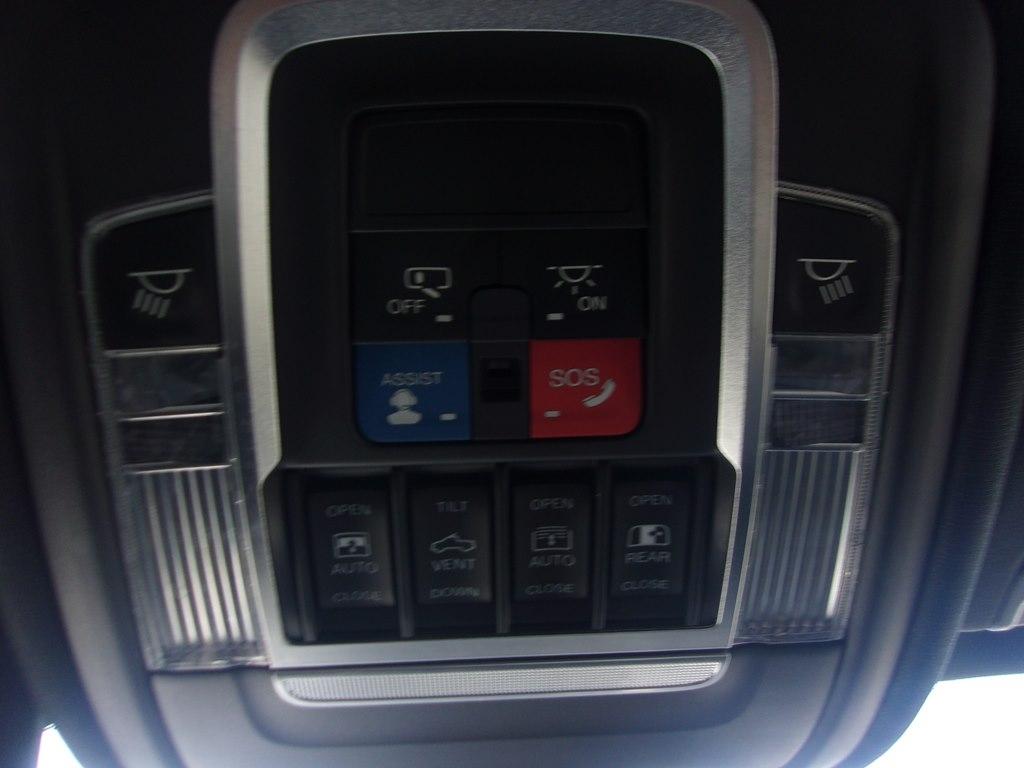 RAM 1500 Sport 4x4 Crew Cab 5'7" Box 2019
