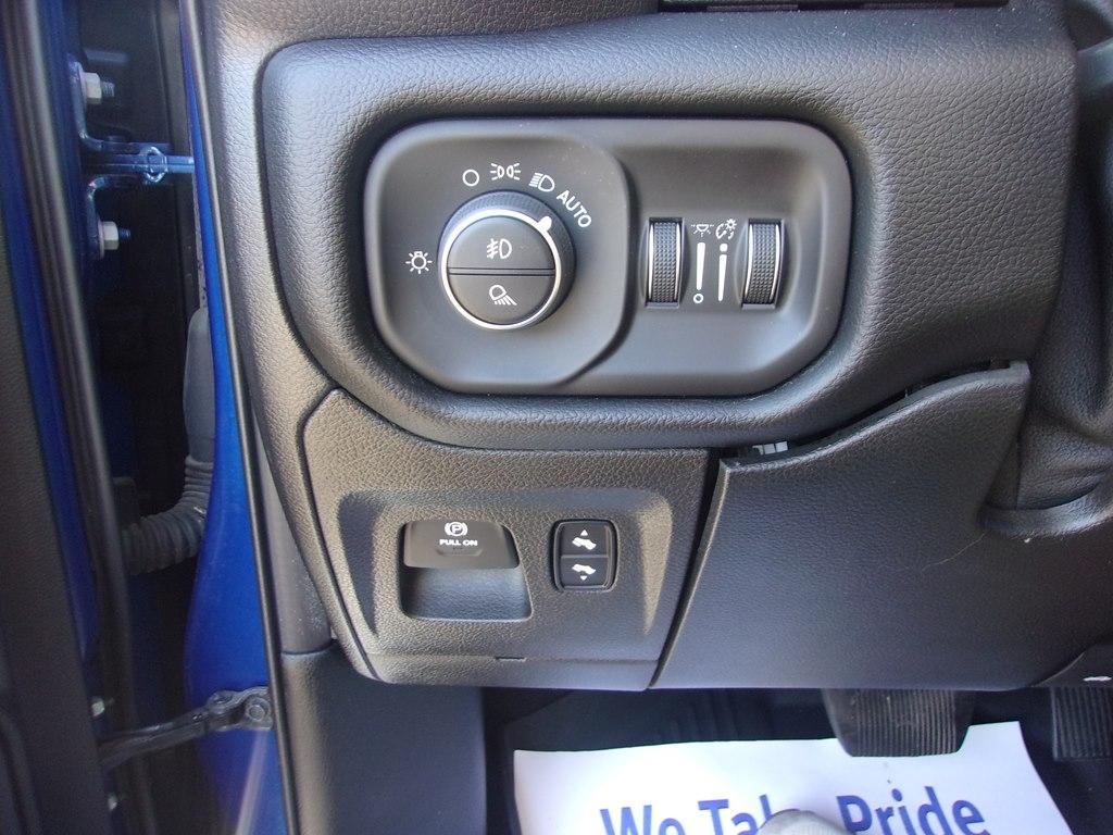 RAM 1500 Sport 4x4 Crew Cab 5'7" Box 2019