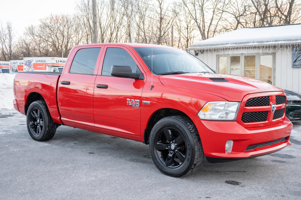 RAM 1500 Classic Express 4x4 Crew Cab 5'7" Box 2022