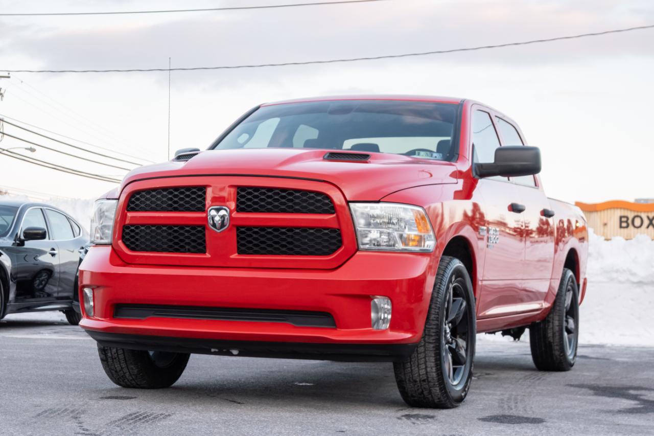 RAM 1500 Classic Express 4x4 Crew Cab 5'7" Box 2022