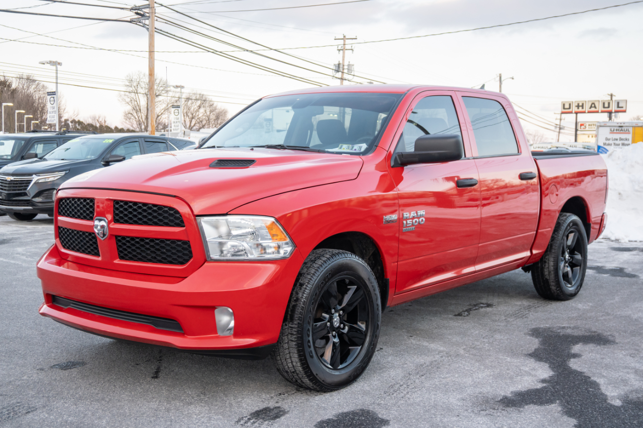 RAM 1500 Classic Express 4x4 Crew Cab 5'7" Box 2022