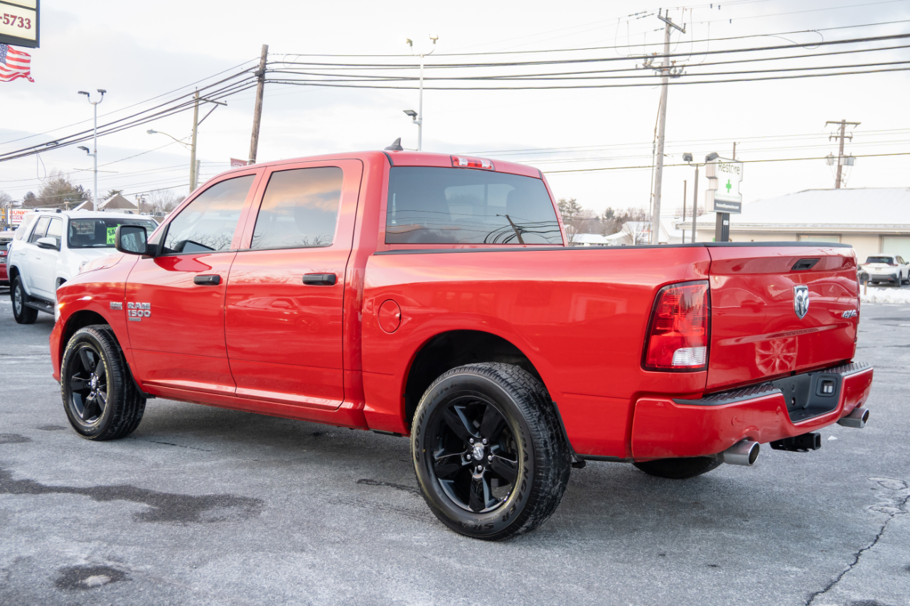 RAM 1500 Classic Express 4x4 Crew Cab 5'7" Box 2022