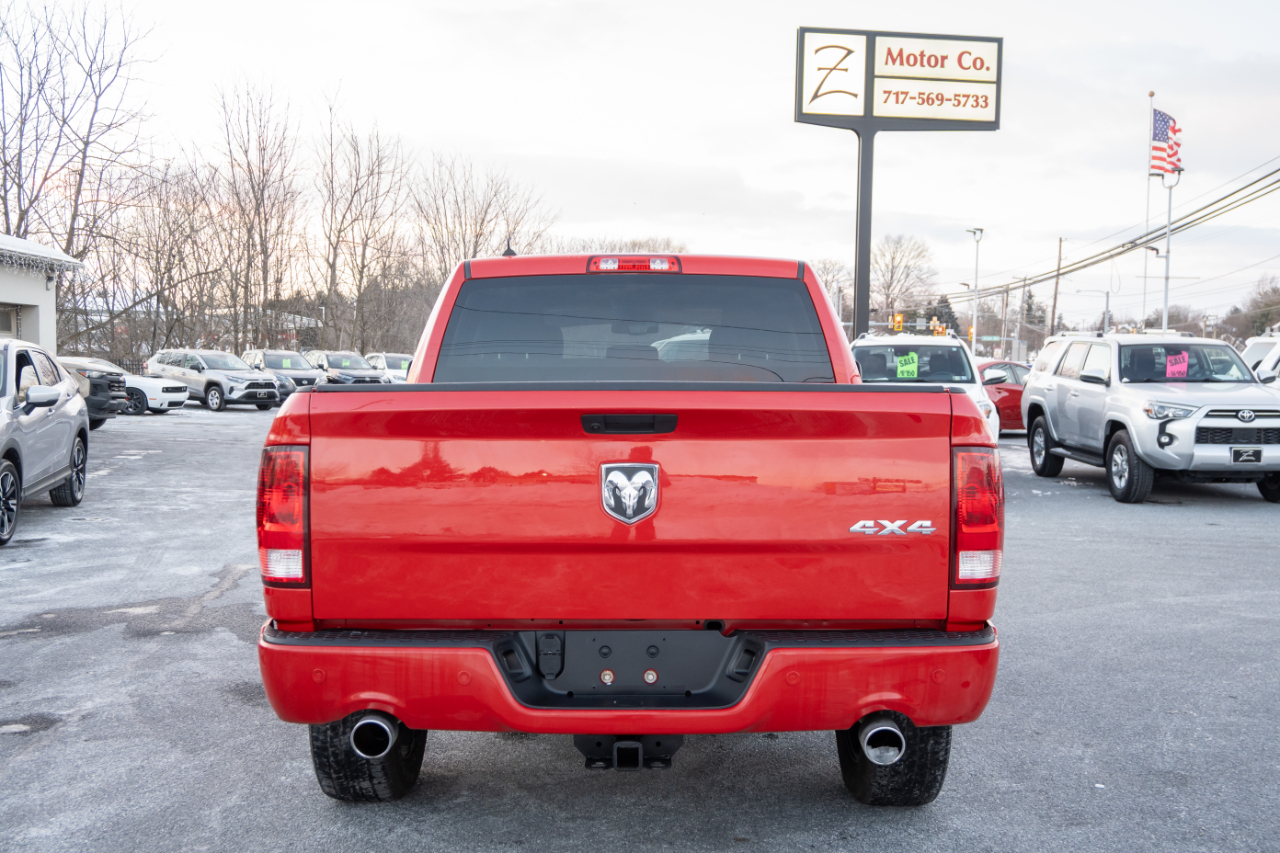 RAM 1500 Classic Express 4x4 Crew Cab 5'7" Box 2022