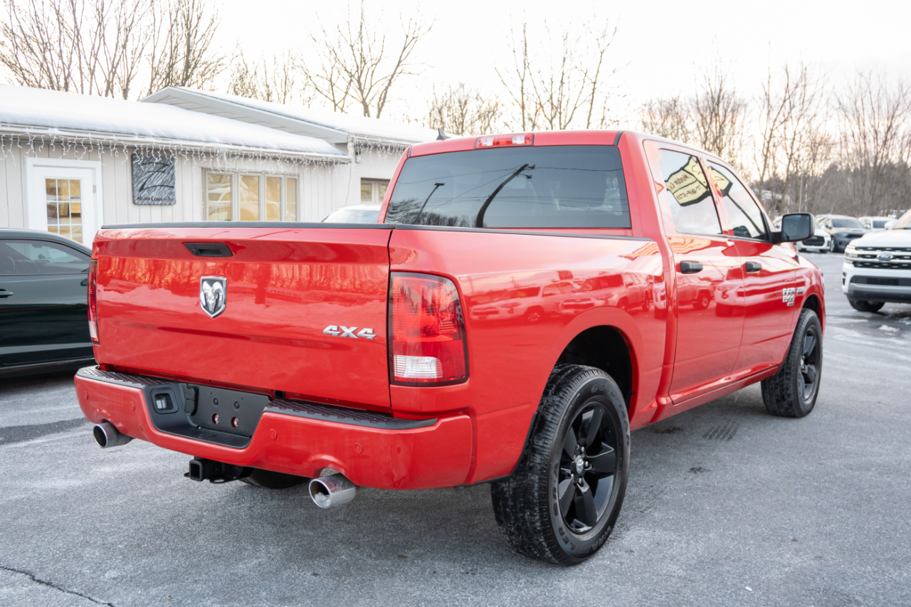 RAM 1500 Classic Express 4x4 Crew Cab 5'7" Box 2022