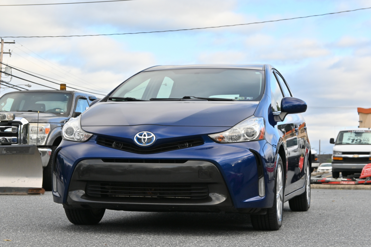 Toyota Prius V Three 2017 Toyota Prius V Three 2017