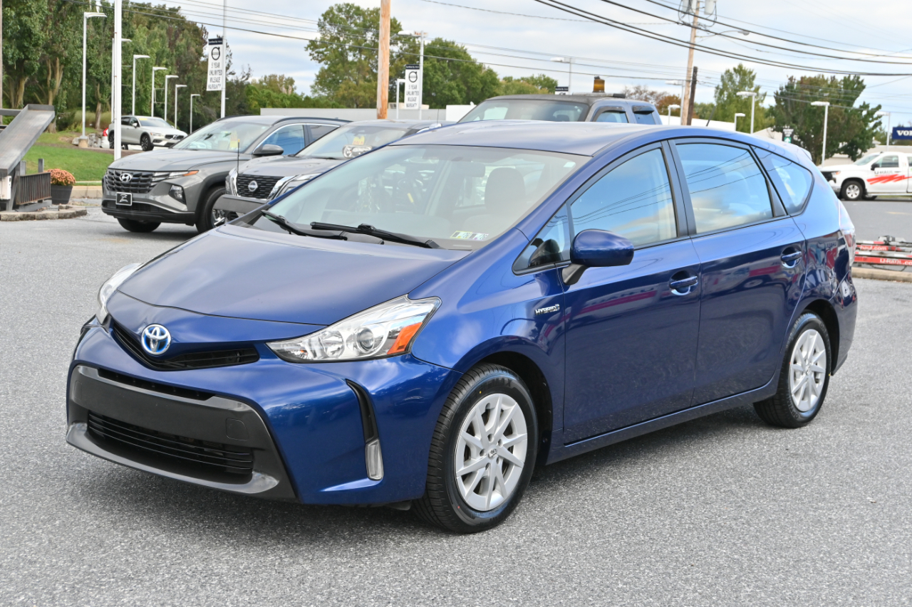 Toyota Prius V Three 2017 Toyota Prius V Three 2017