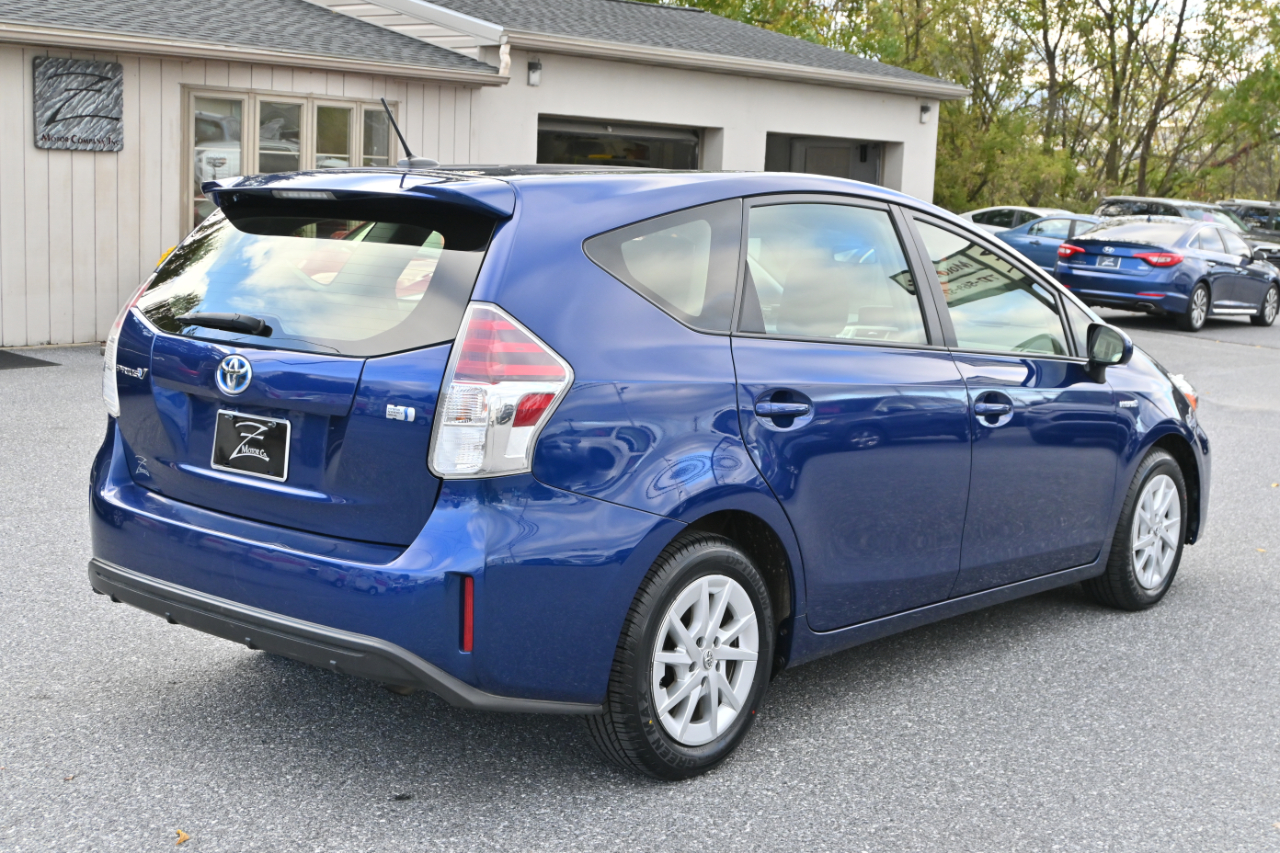 Toyota Prius V Three 2017 Toyota Prius V Three 2017