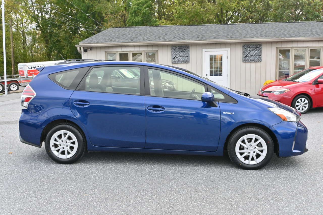 Toyota Prius V Three 2017 Toyota Prius V Three 2017