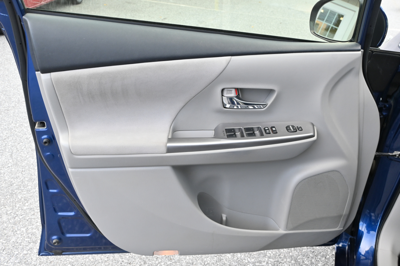 Toyota Prius V Three 2017 Toyota Prius V Three 2017