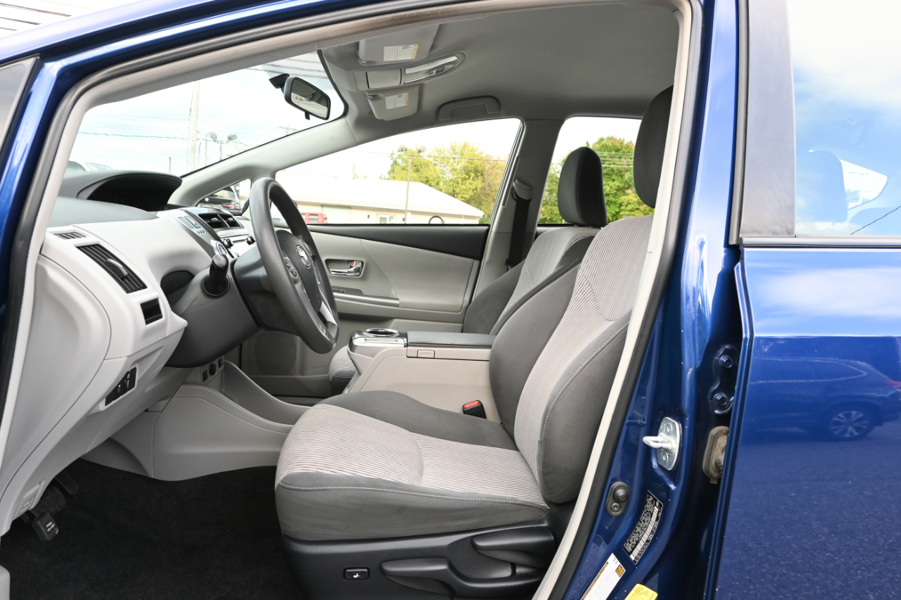 Toyota Prius V Three 2017 Toyota Prius V Three 2017