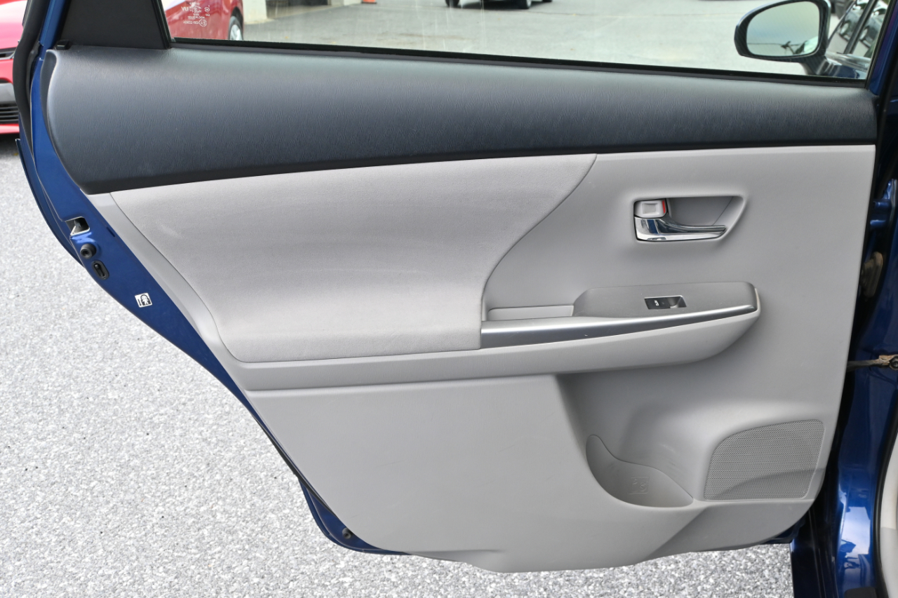 Toyota Prius V Three 2017 Toyota Prius V Three 2017