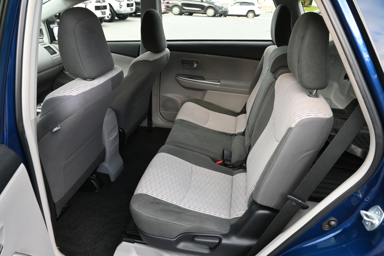 Toyota Prius V Three 2017 Toyota Prius V Three 2017