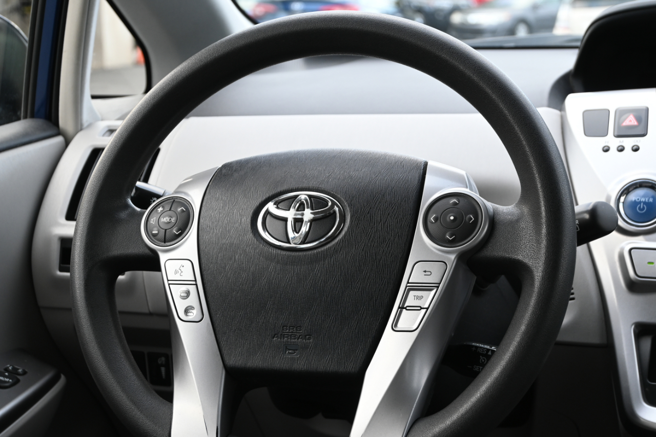 Toyota Prius V Three 2017 Toyota Prius V Three 2017