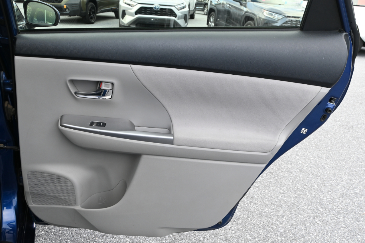 Toyota Prius V Three 2017 Toyota Prius V Three 2017