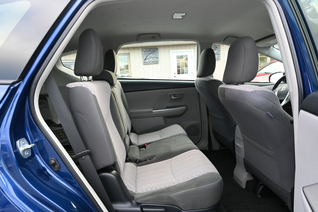 Toyota Prius V Three 2017 Toyota Prius V Three 2017