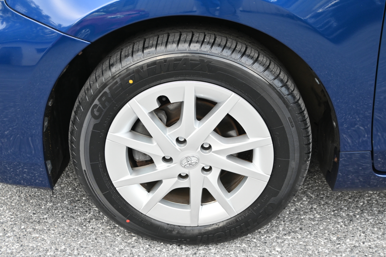 Toyota Prius V Three 2017 Toyota Prius V Three 2017