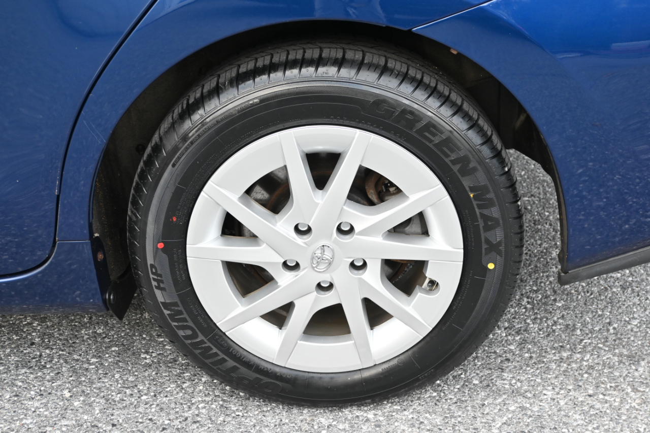 Toyota Prius V Three 2017 Toyota Prius V Three 2017