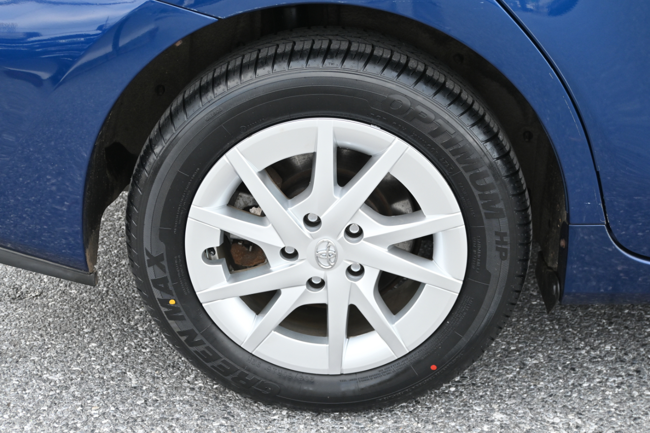 Toyota Prius V Three 2017 Toyota Prius V Three 2017