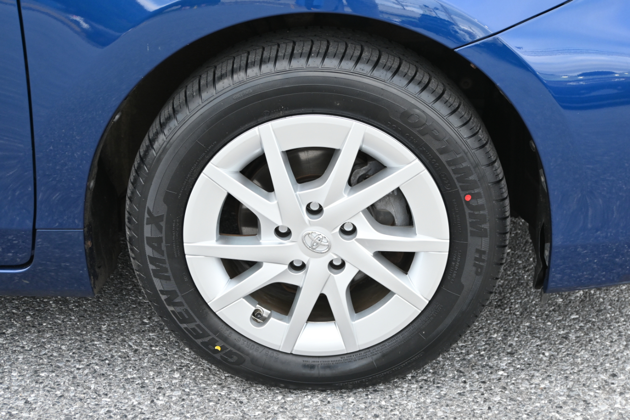 Toyota Prius V Three 2017 Toyota Prius V Three 2017