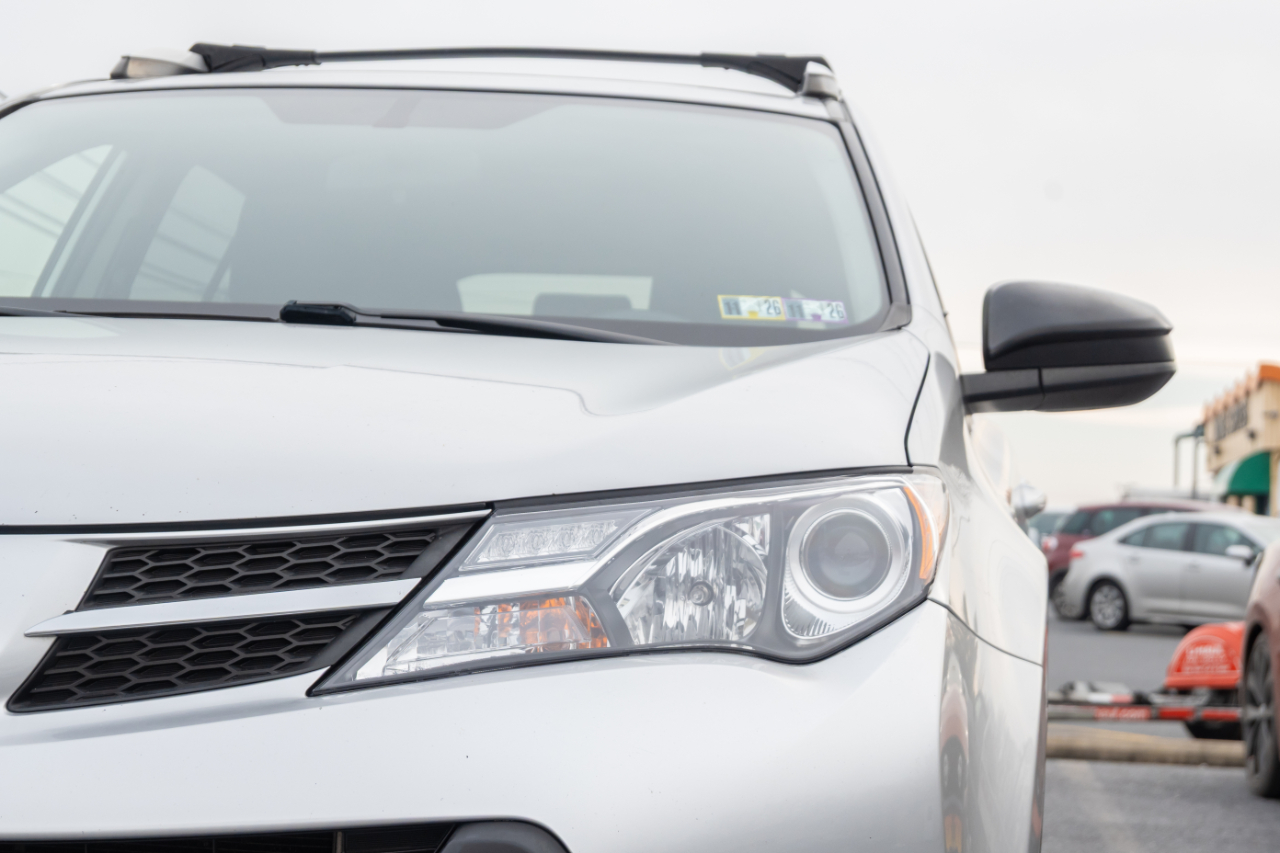 Toyota RAV4 AWD 4dr LE (Natl) 2015