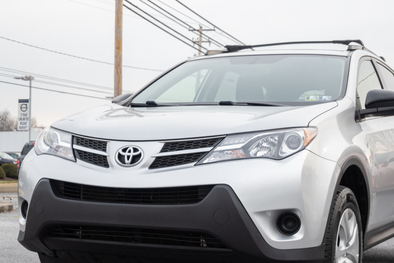 Toyota RAV4 AWD 4dr LE (Natl) 2015