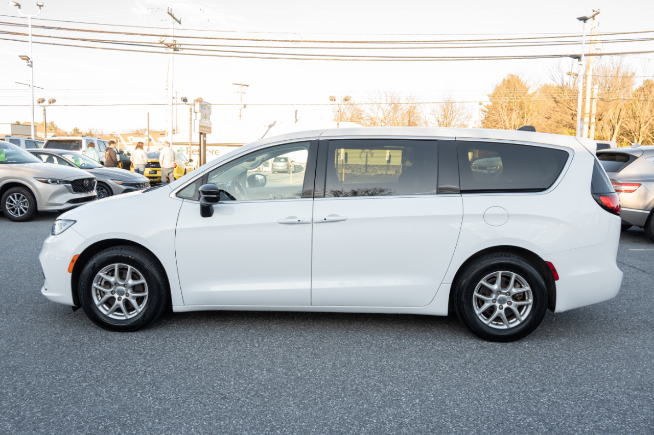 Chrysler Pacifica Touring L FWD 2024