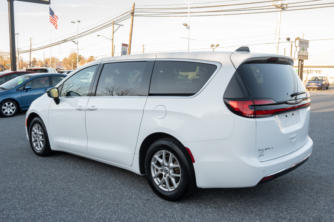 Chrysler Pacifica Touring L FWD 2024