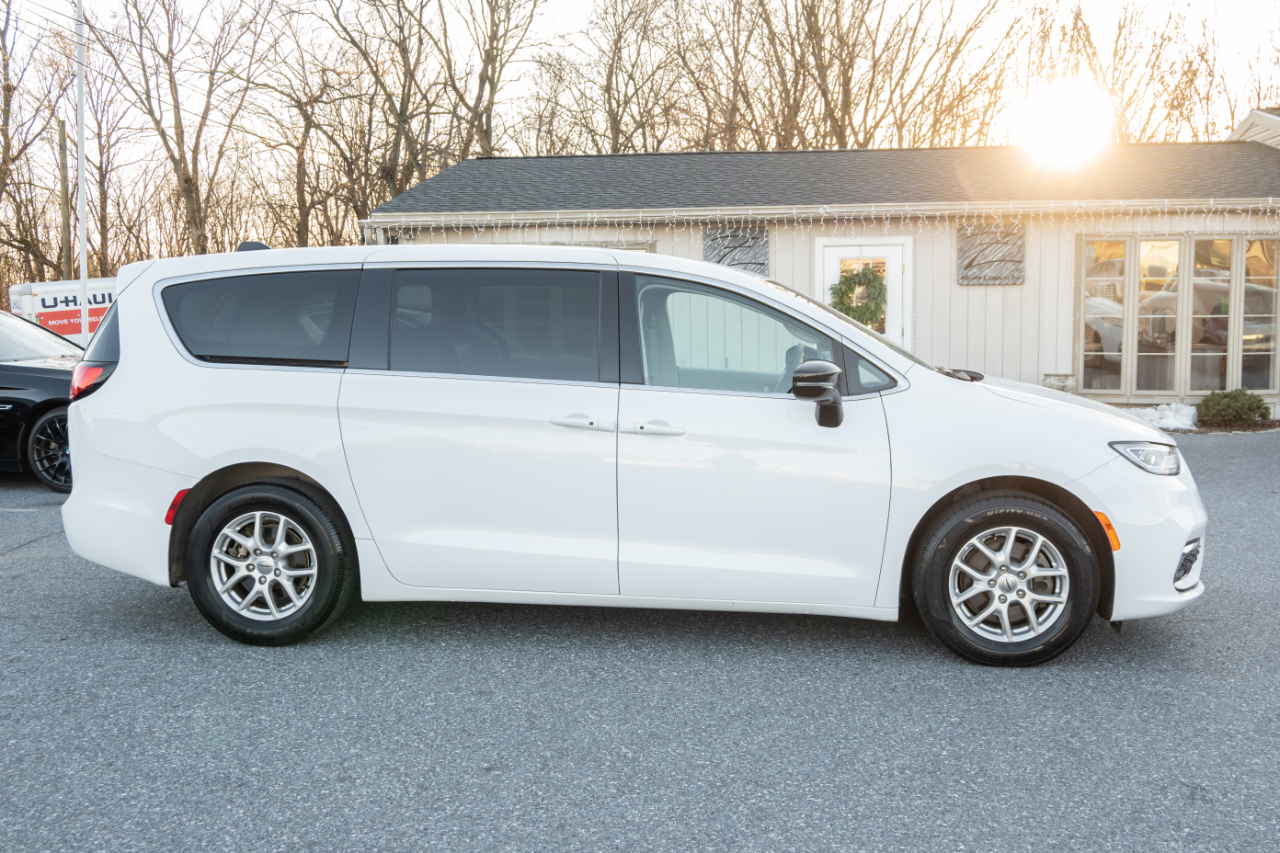 Chrysler Pacifica Touring L FWD 2024