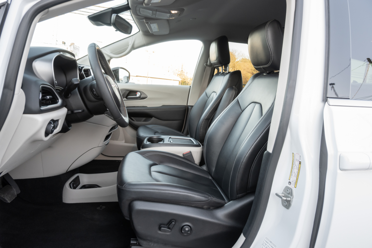 Chrysler Pacifica Touring L FWD 2024