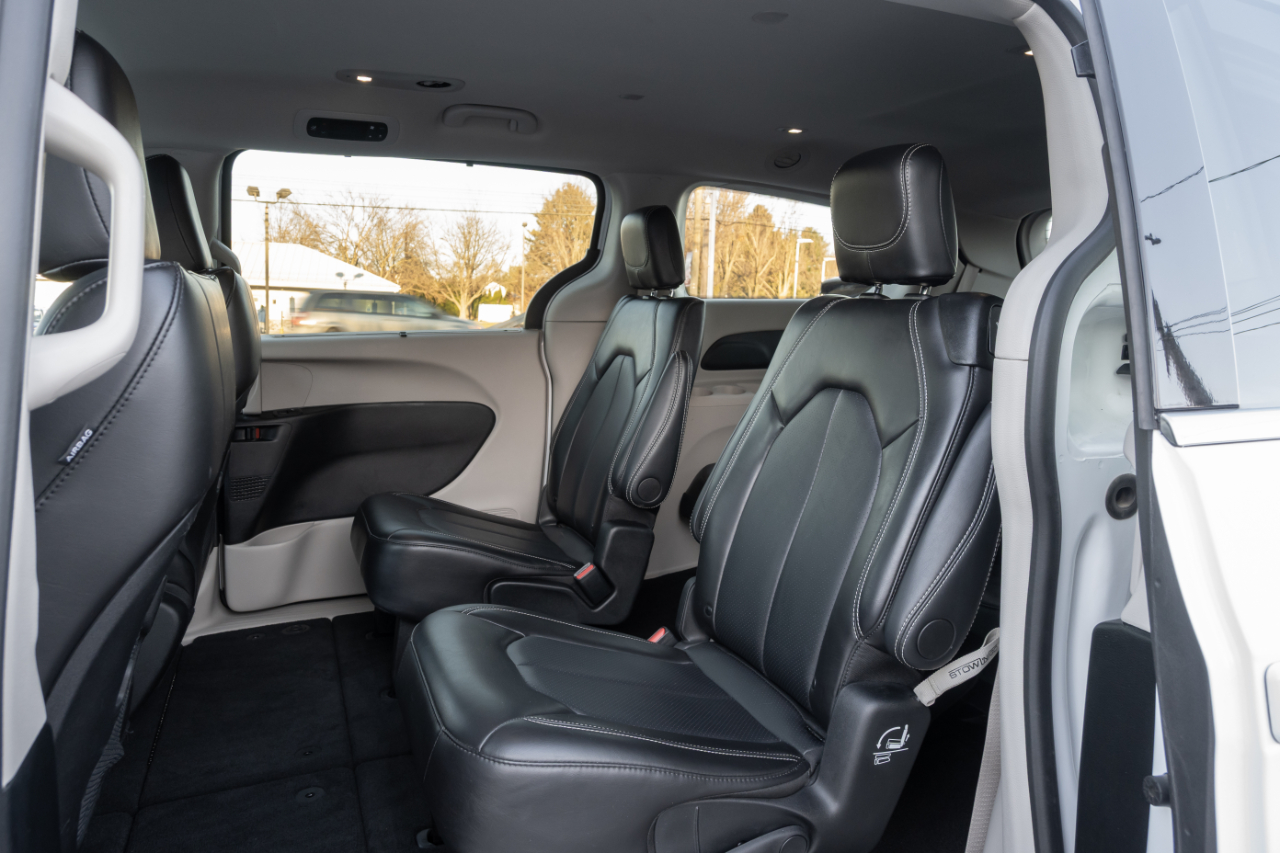 Chrysler Pacifica Touring L FWD 2024