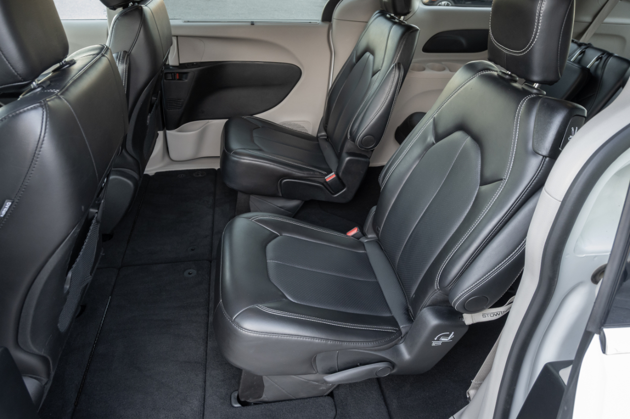 Chrysler Pacifica Touring L FWD 2024