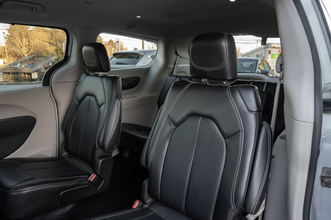 Chrysler Pacifica Touring L FWD 2024