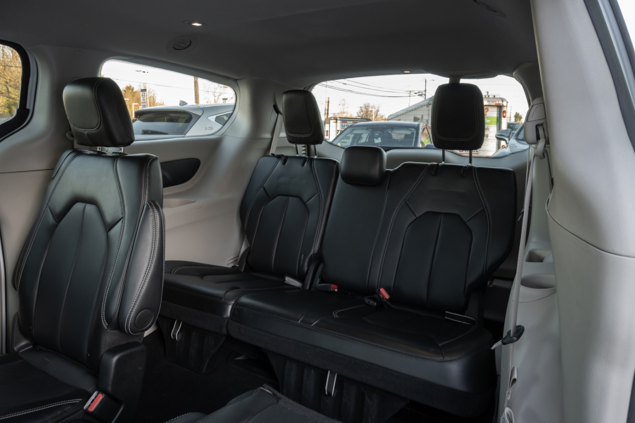 Chrysler Pacifica Touring L FWD 2024