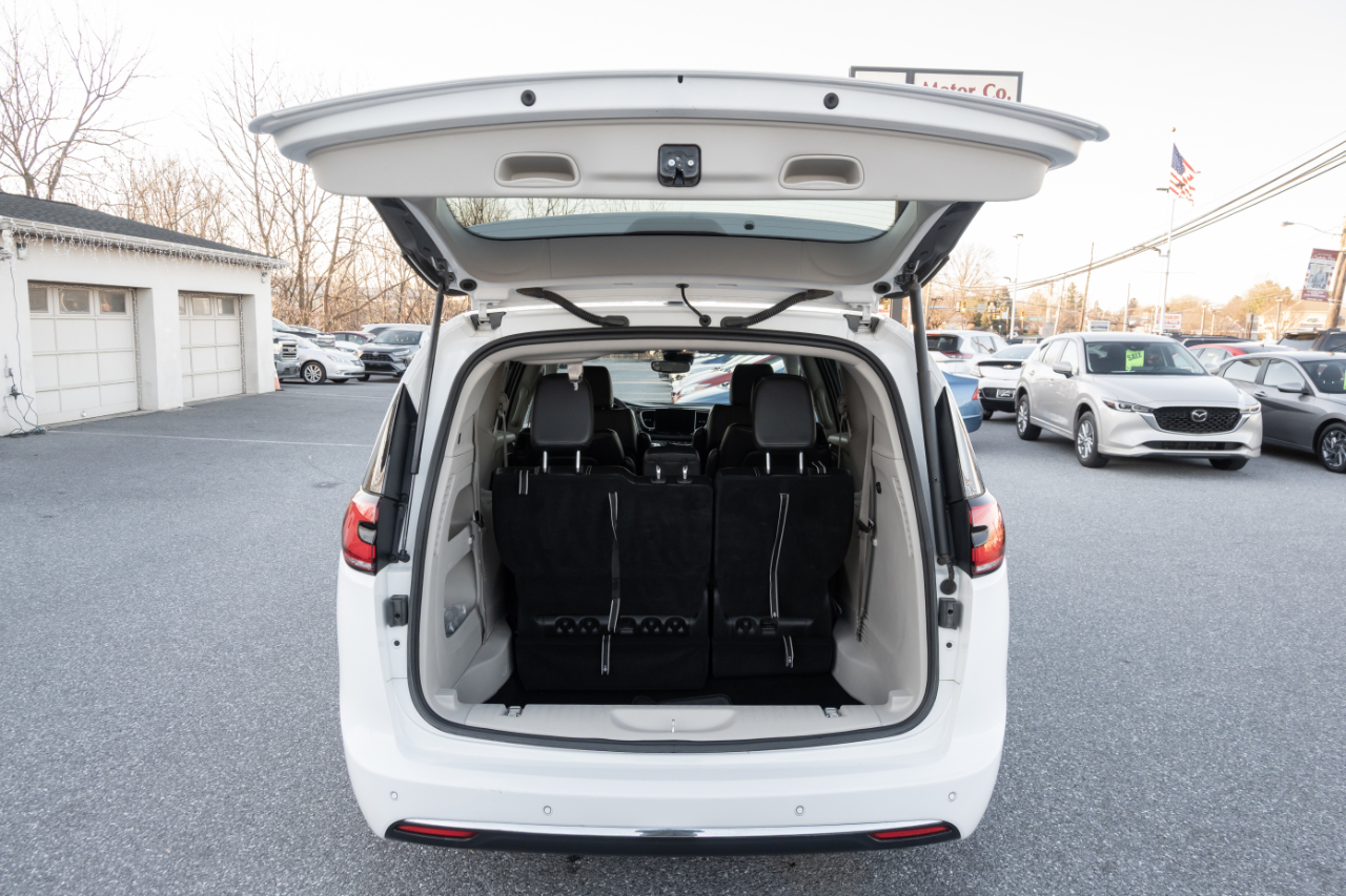 Chrysler Pacifica Touring L FWD 2024