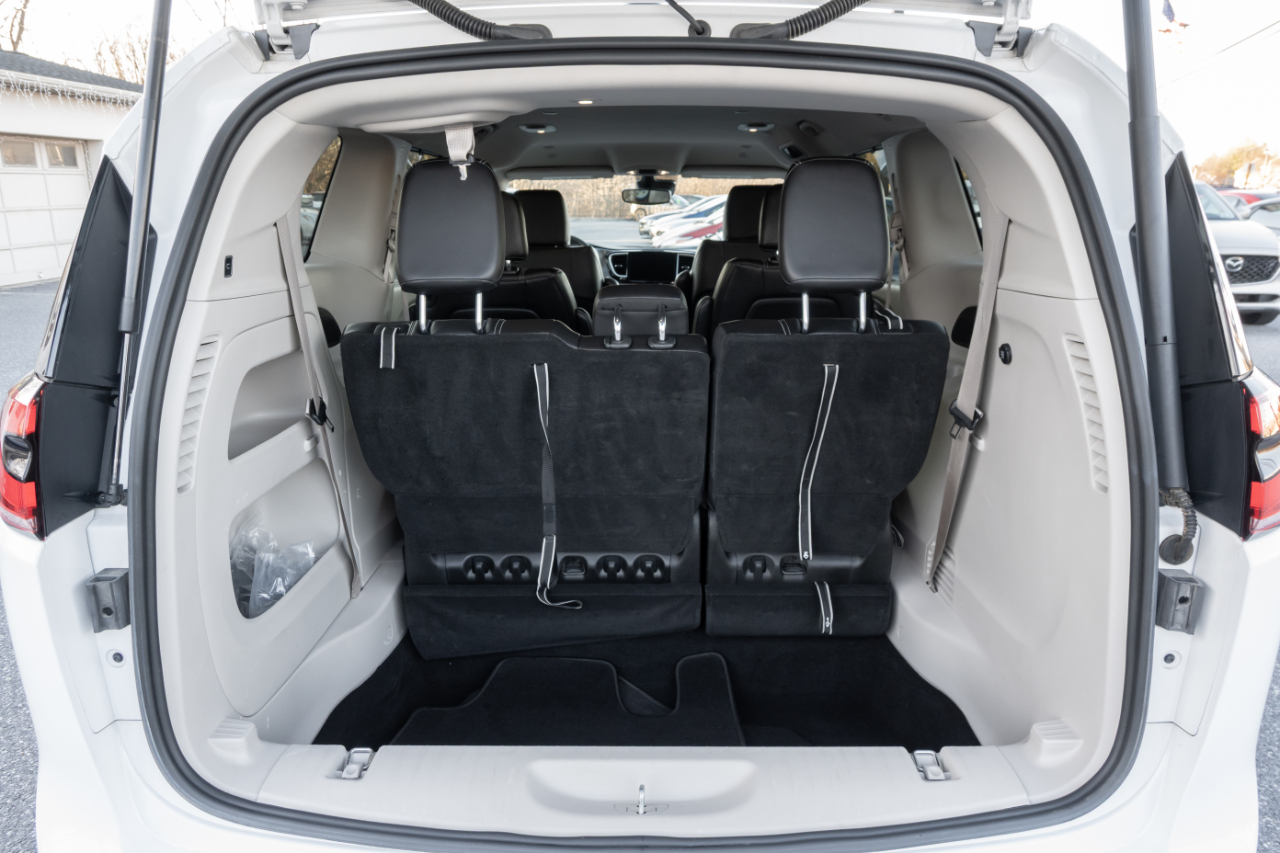 Chrysler Pacifica Touring L FWD 2024