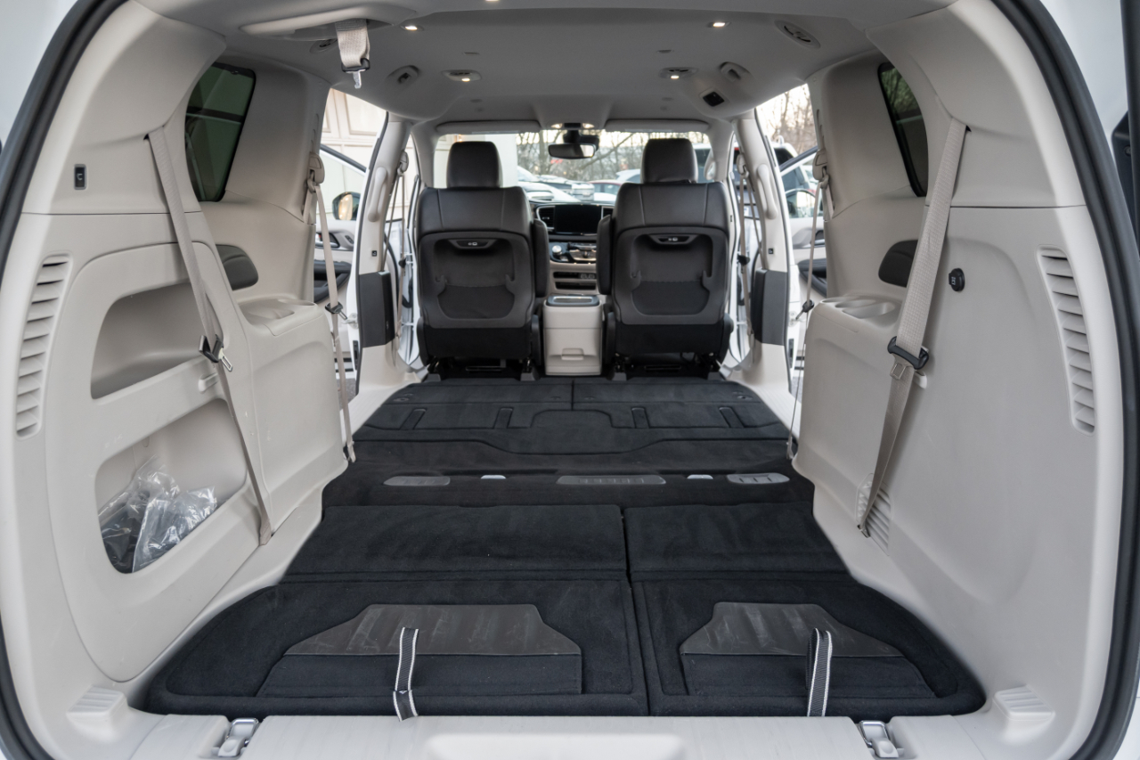 Chrysler Pacifica Touring L FWD 2024