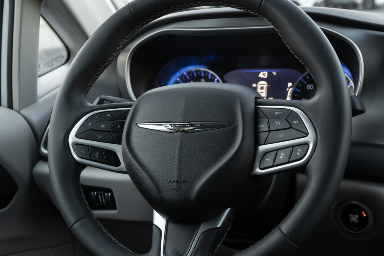 Chrysler Pacifica Touring L FWD 2024