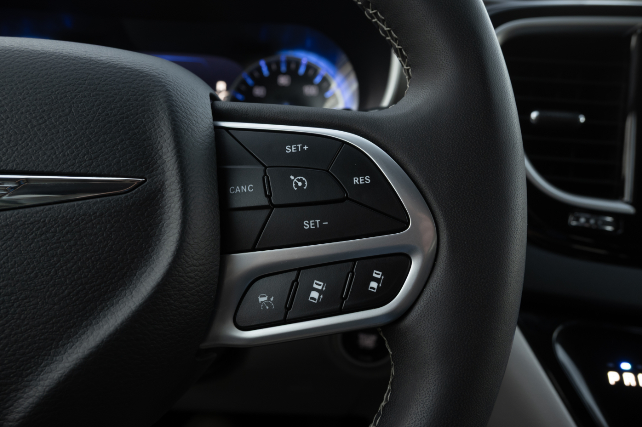 Chrysler Pacifica Touring L FWD 2024