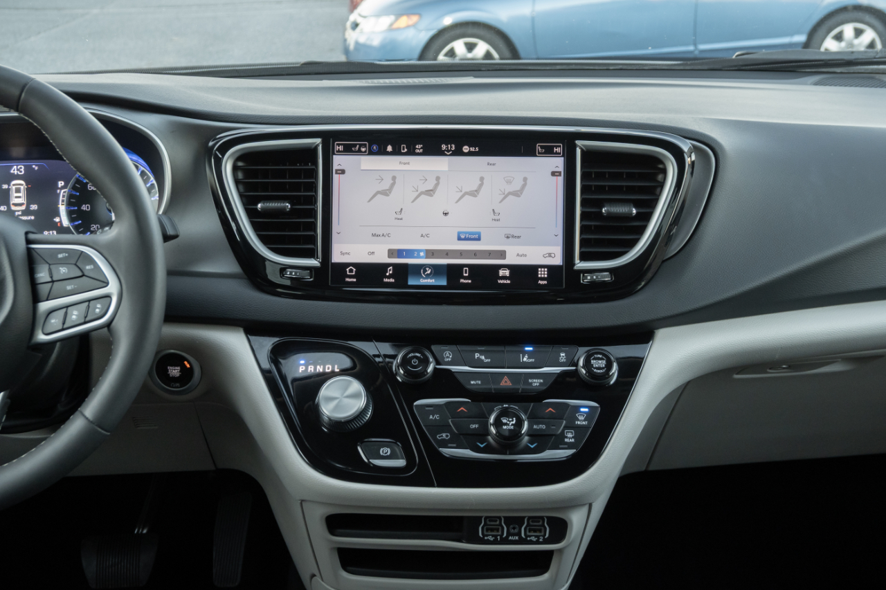 Chrysler Pacifica Touring L FWD 2024