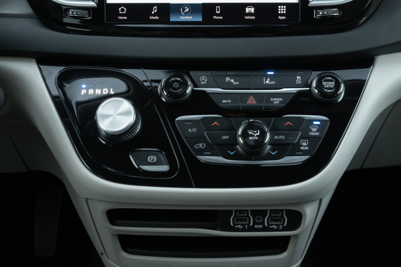 Chrysler Pacifica Touring L FWD 2024