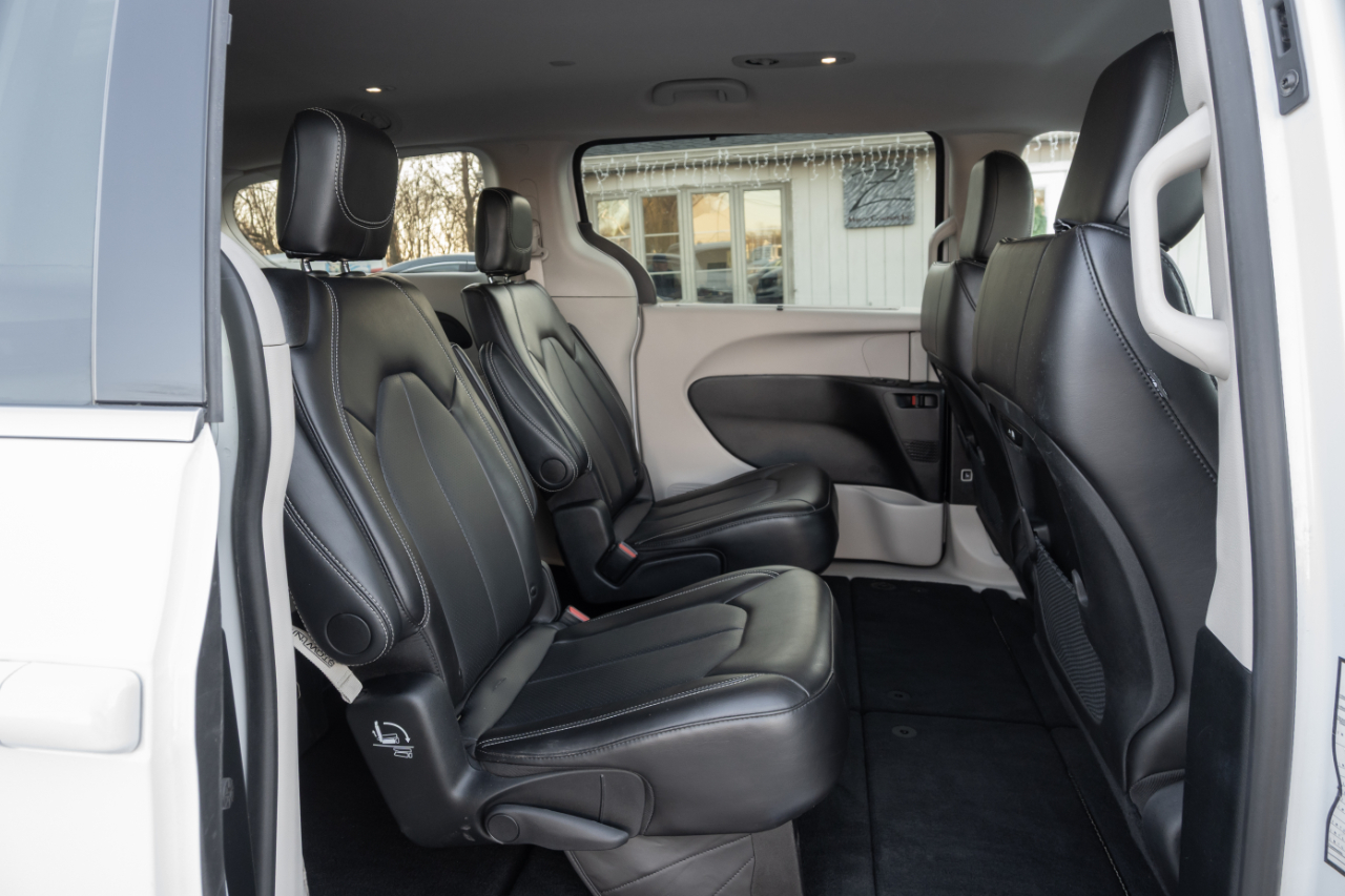 Chrysler Pacifica Touring L FWD 2024