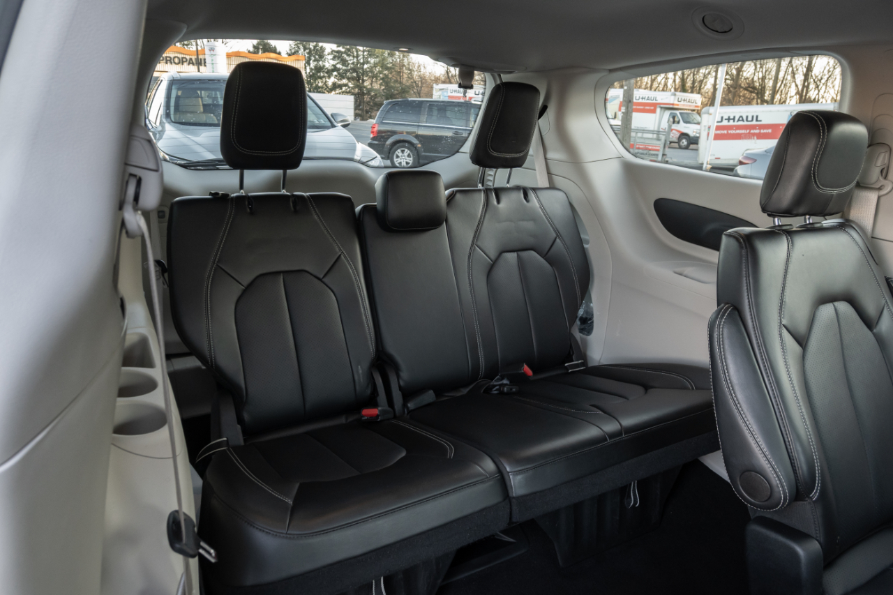 Chrysler Pacifica Touring L FWD 2024