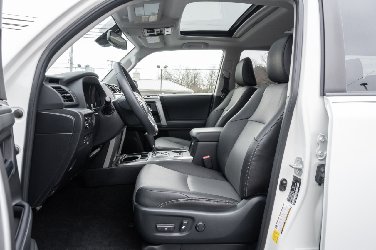 Toyota 4Runner SR5 Premium 2WD (Natl) 2022