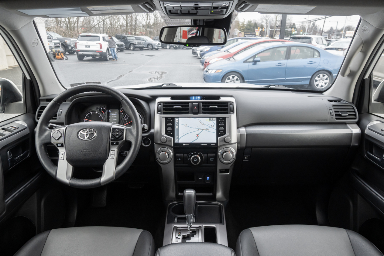 Toyota 4Runner SR5 Premium 2WD (Natl) 2022