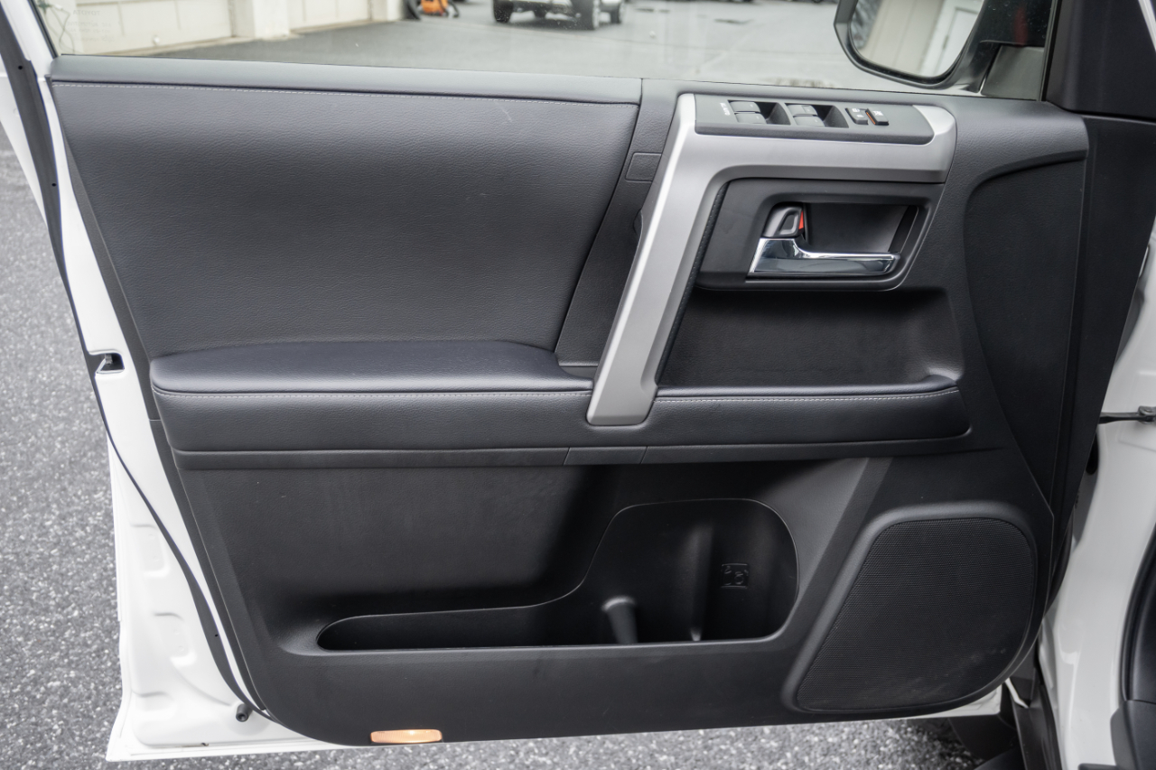 Toyota 4Runner SR5 Premium 2WD (Natl) 2022