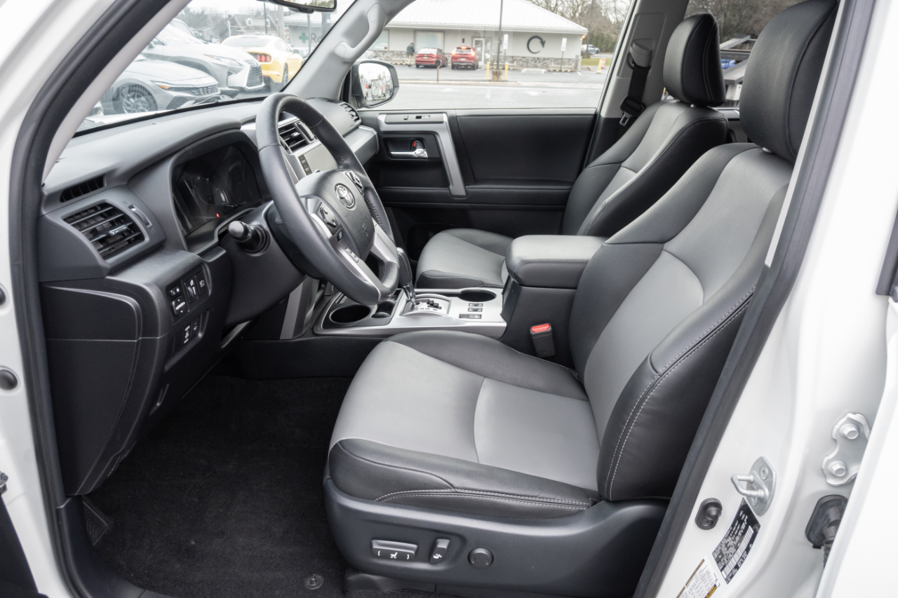 Toyota 4Runner SR5 Premium 2WD (Natl) 2022