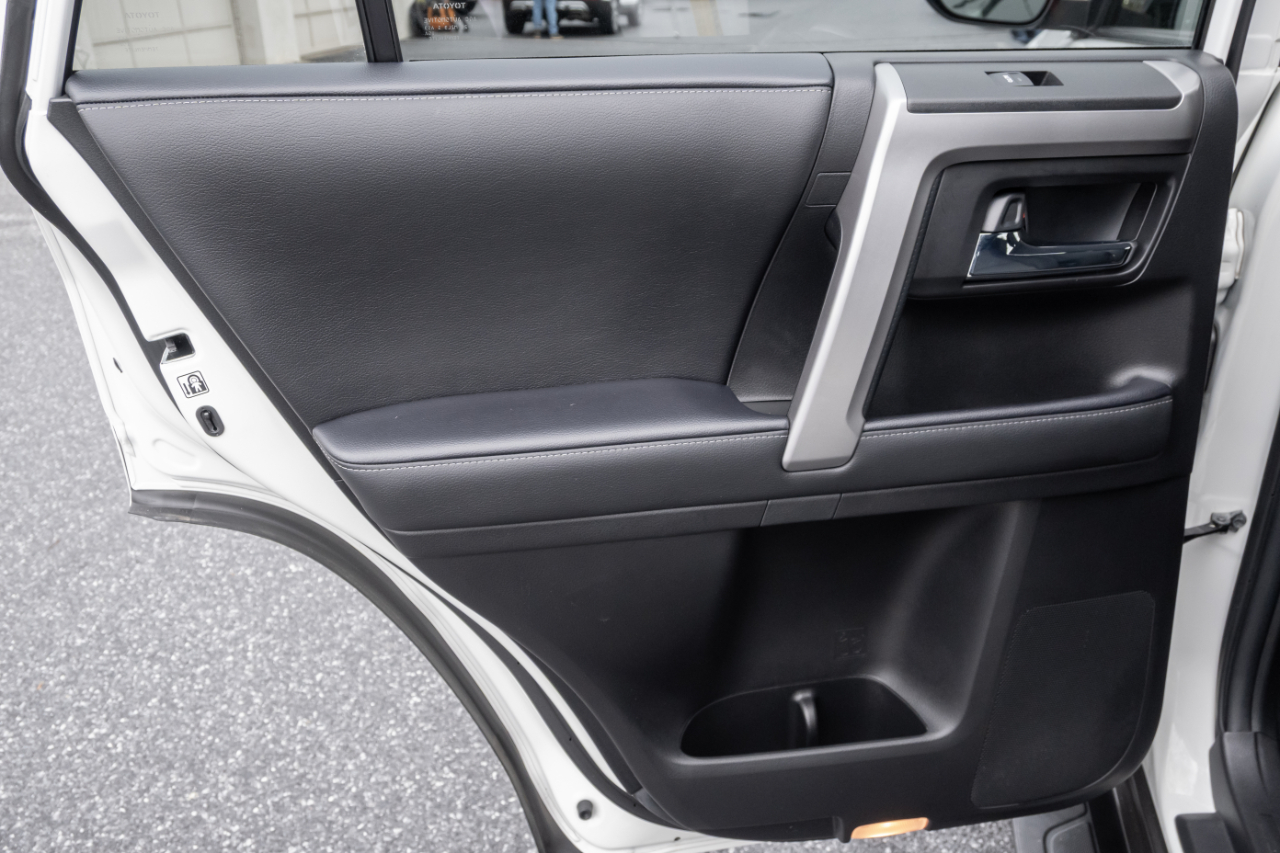 Toyota 4Runner SR5 Premium 2WD (Natl) 2022