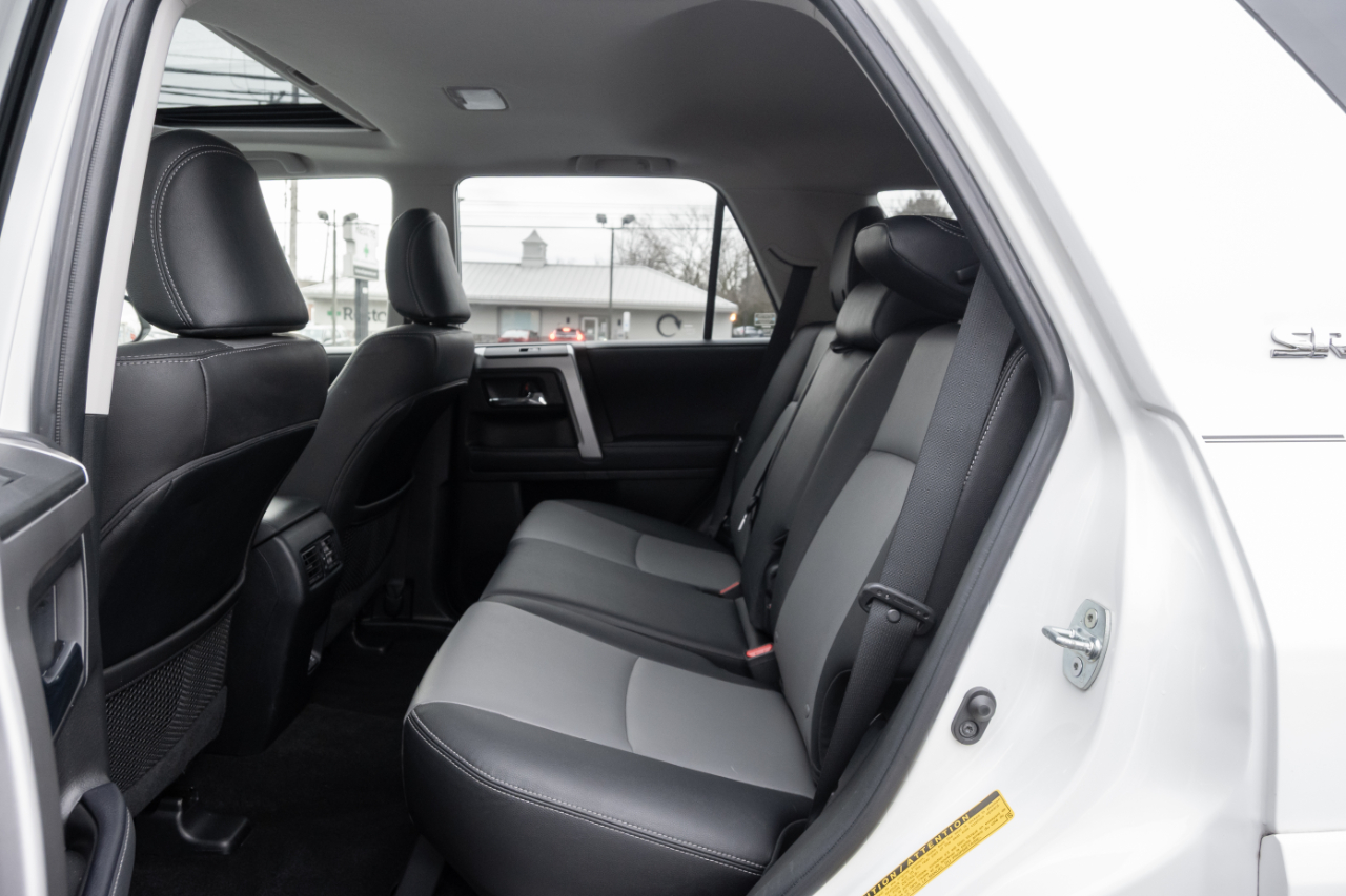 Toyota 4Runner SR5 Premium 2WD (Natl) 2022