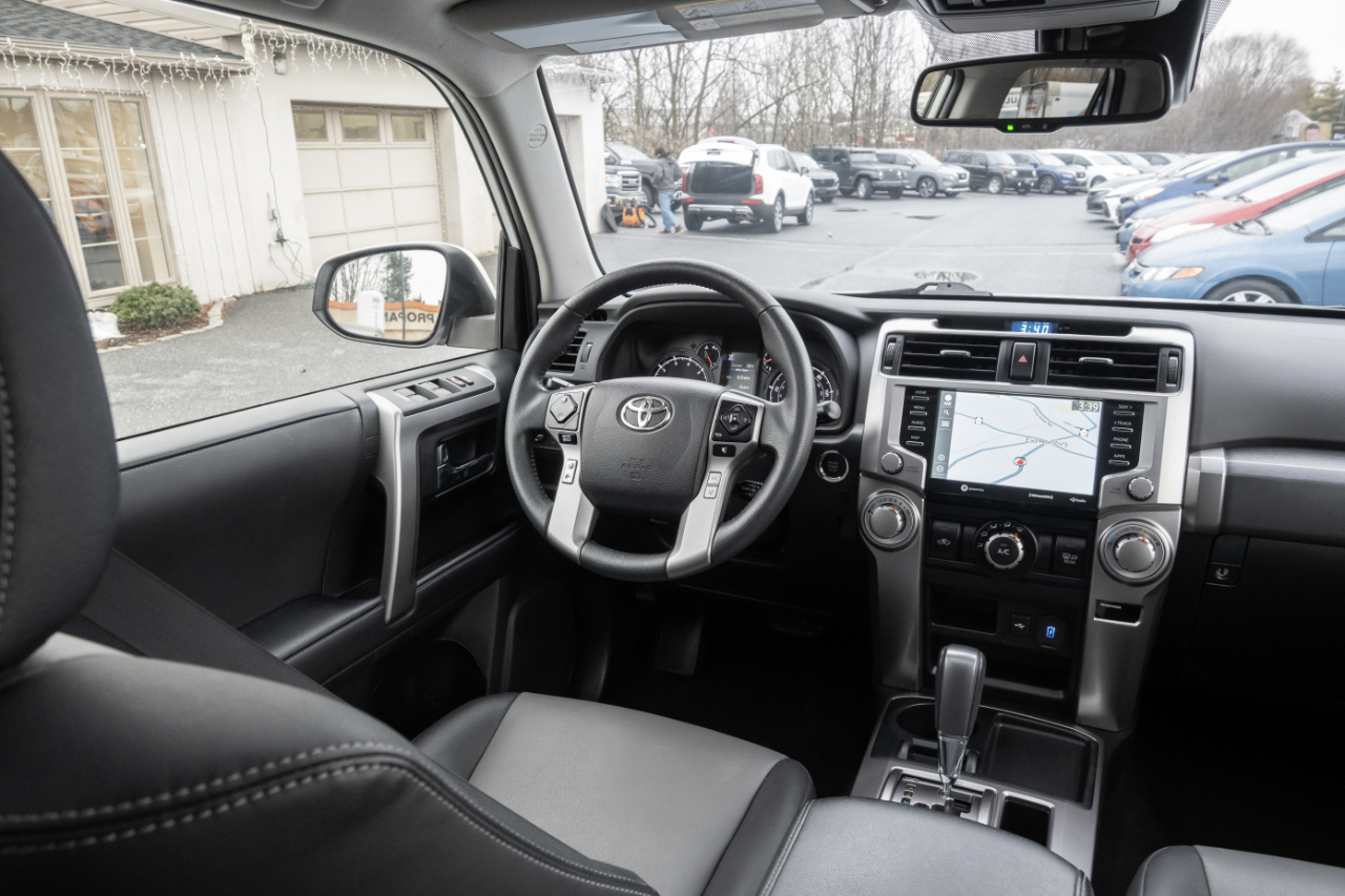 Toyota 4Runner SR5 Premium 2WD (Natl) 2022